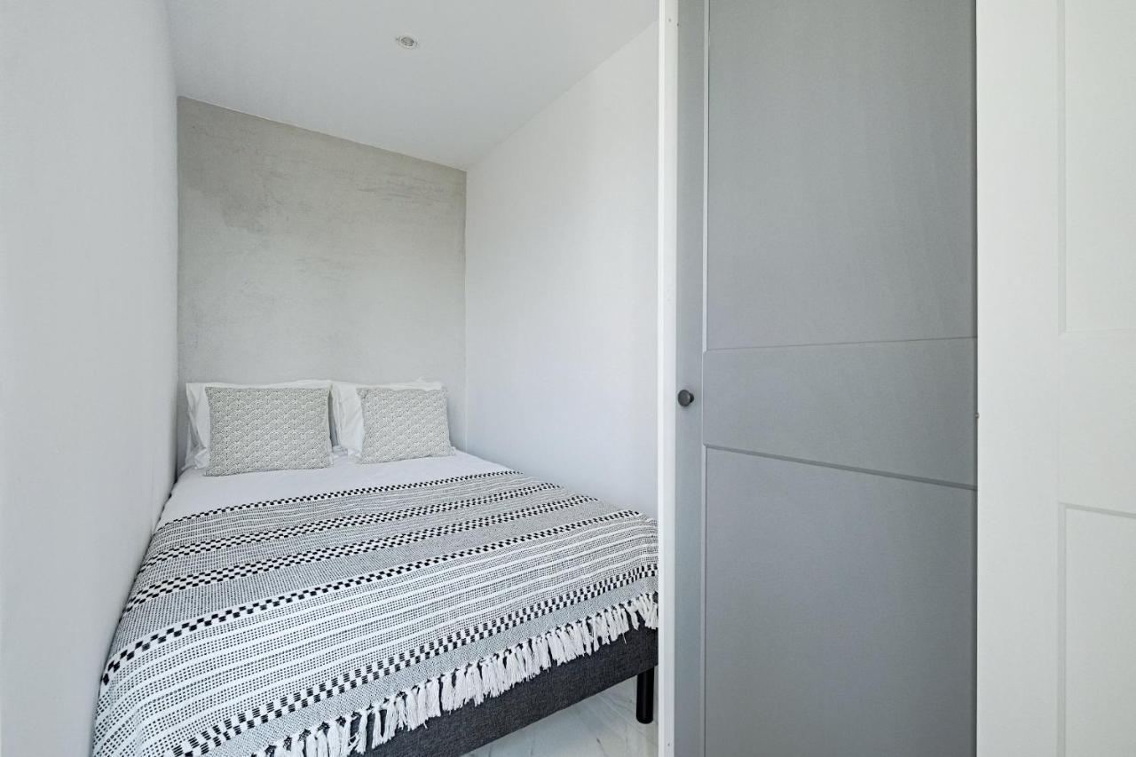 White Studio Next To Polin Polish Jews Musem 바르샤바 외부 사진